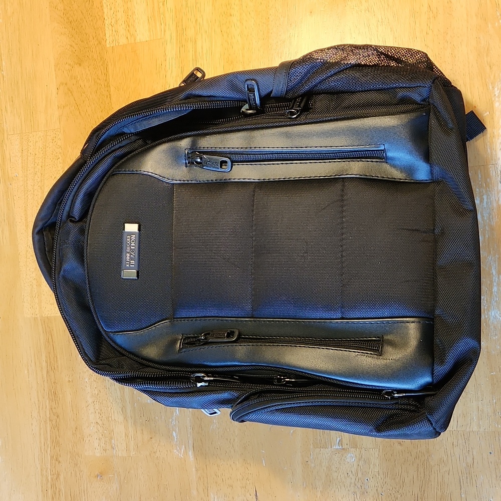NWOT Kenneth Cole Reaction RTech 17" Check-Point Friendly Laptop Backpack
